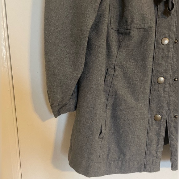 NEW Grey Ruffled Light-Weight Jacket NEVER WORN - Picture 3 of 3